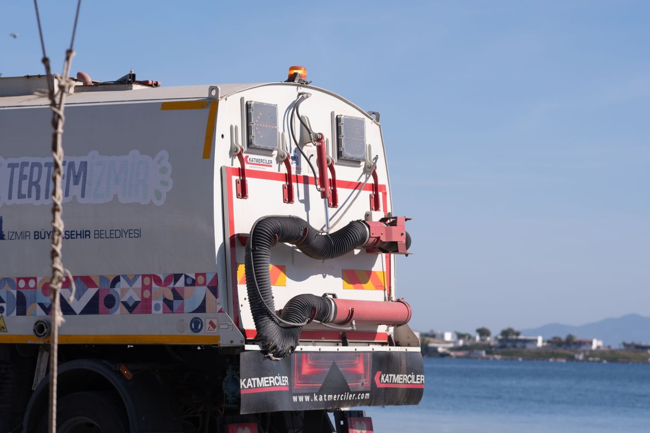 services-03 Street cleaning truck by the coastal road in Foça, İzmir, Türkiye, with clear blue sky in the background.